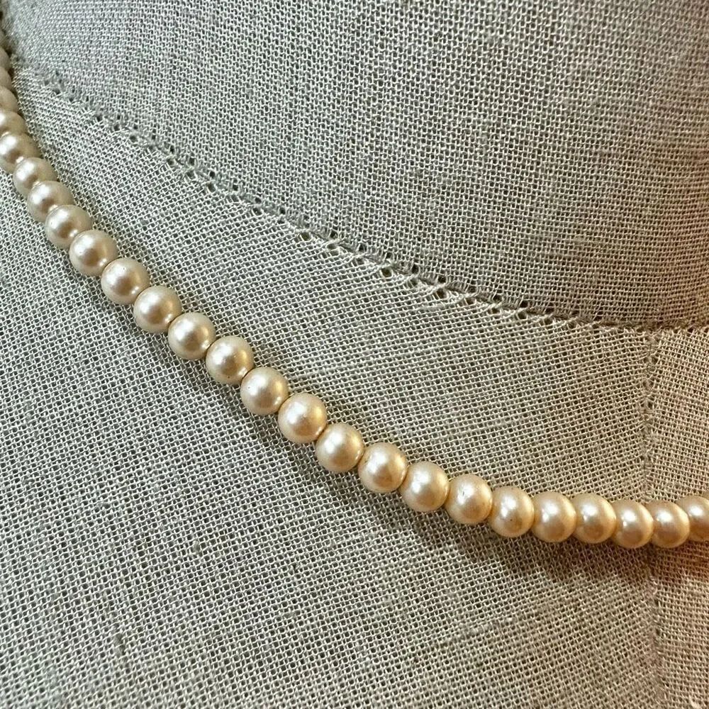 Trifari vintage faux pearl necklace - Picture 3 of 6